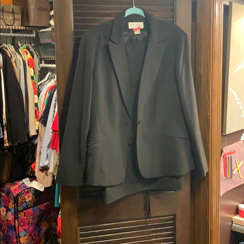 Pants suit